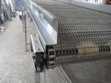 網帶輸送機大多應用於溫差大、腐蝕性強、環境